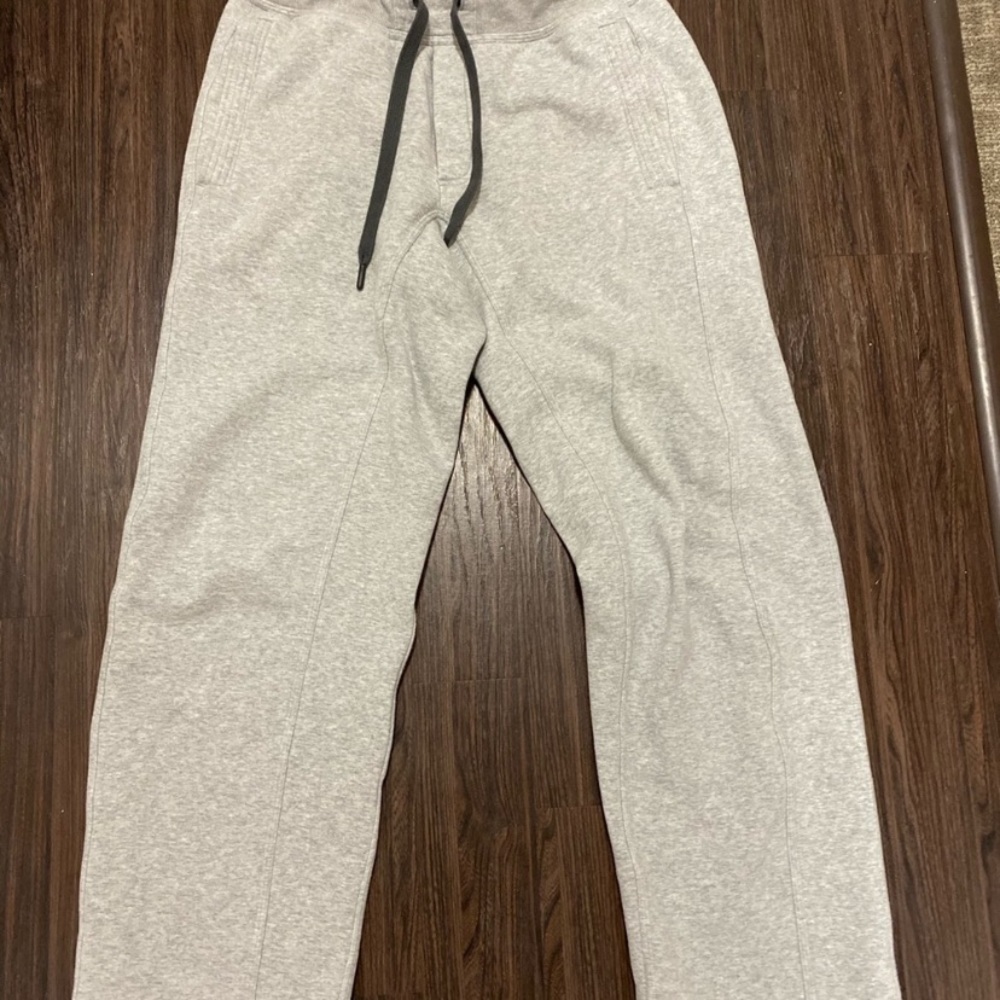 Lululemon Men’s post gravity sweatpants